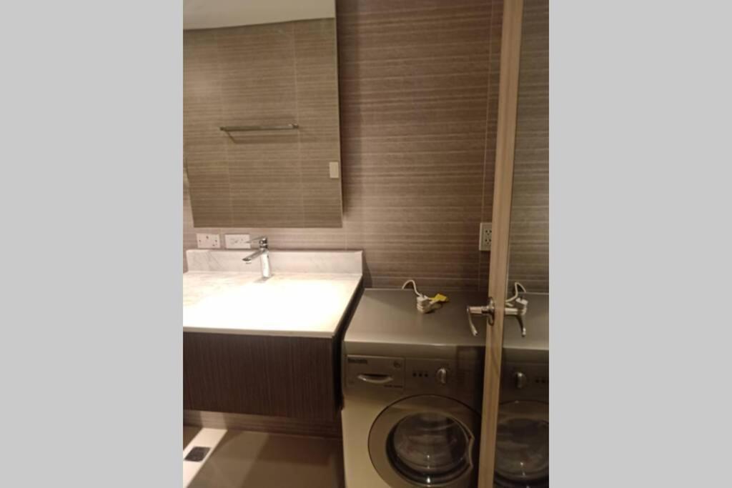 A2J Luxury Bgc Balcony Suite Near Sm Aura Taguig Manila Bagian luar foto