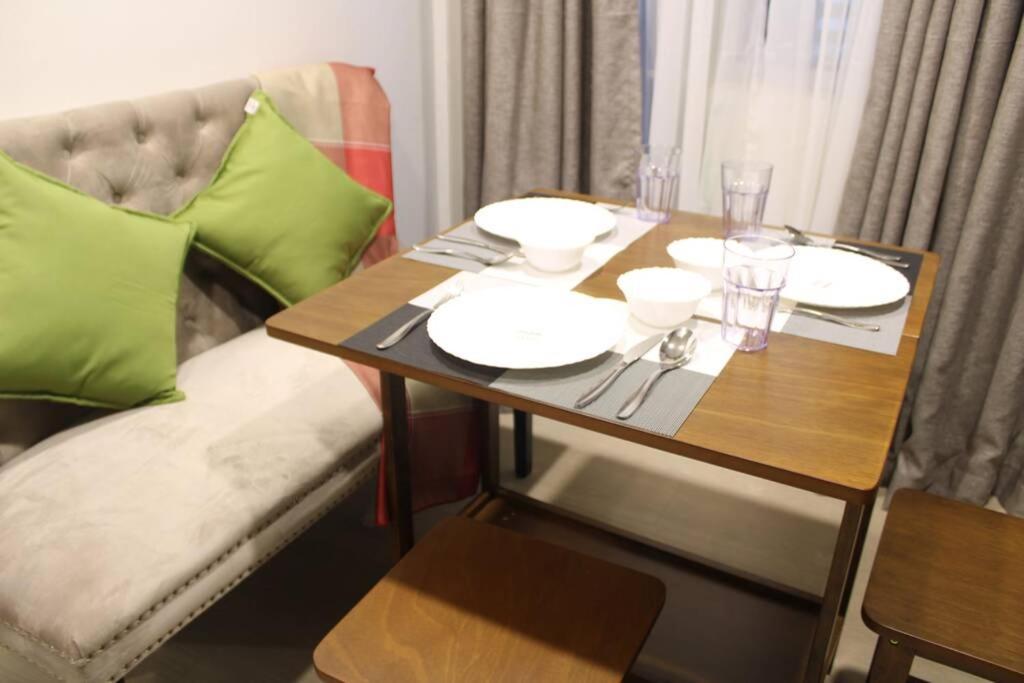 A2J Luxury Bgc Balcony Suite Near Sm Aura Taguig Manila Bagian luar foto