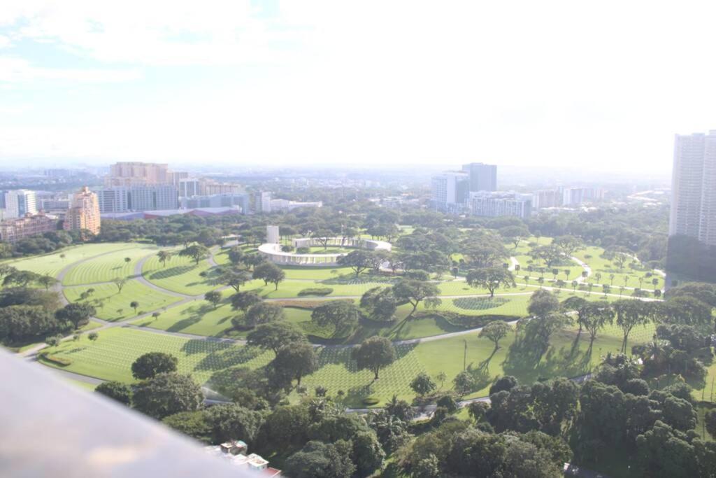 A2J Luxury Bgc Balcony Suite Near Sm Aura Taguig Manila Bagian luar foto