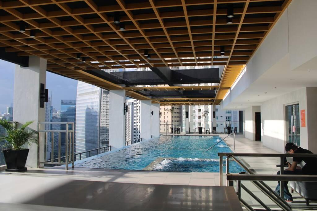 A2J Luxury Bgc Balcony Suite Near Sm Aura Taguig Manila Bagian luar foto