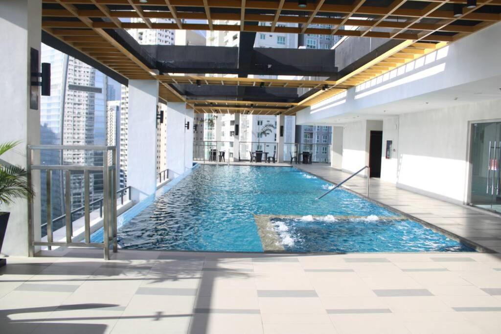 A2J Luxury Bgc Balcony Suite Near Sm Aura Taguig Manila Bagian luar foto