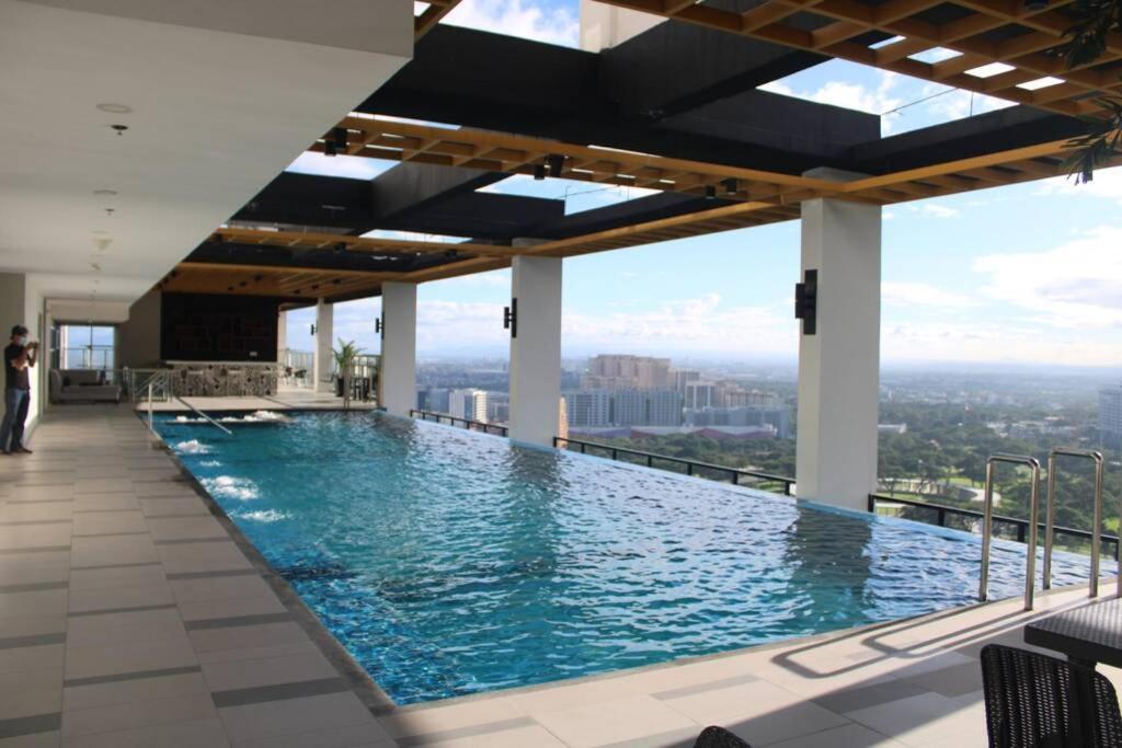 A2J Luxury Bgc Balcony Suite Near Sm Aura Taguig Manila Bagian luar foto