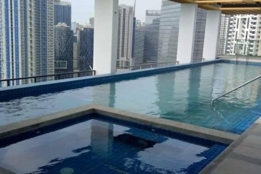 A2J Luxury Bgc Balcony Suite Near Sm Aura Taguig Manila Bagian luar foto