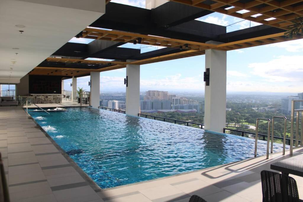 A2J Luxury Bgc Balcony Suite Near Sm Aura Taguig Manila Bagian luar foto